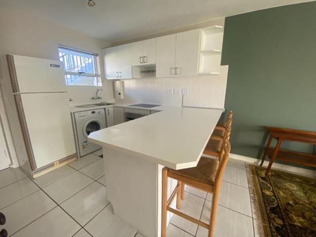 2 Bedroom Apartment in Hout Bay Central