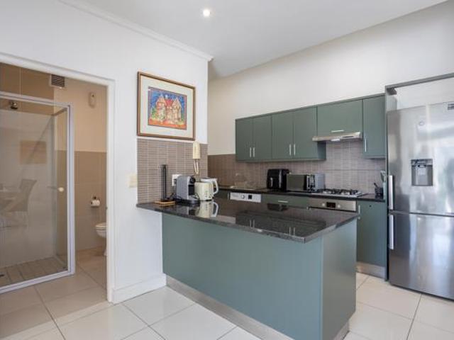 2 Bedroom Apartment in Hout Bay Central