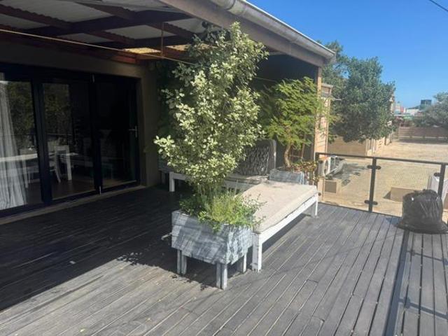 2 Bedroom Apartment in Jeffreys Bay Central