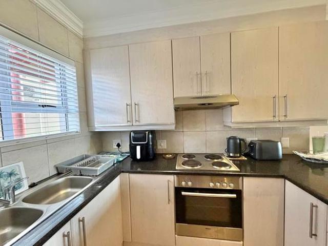 2 Bedroom Apartment in Jeffreys Bay Central