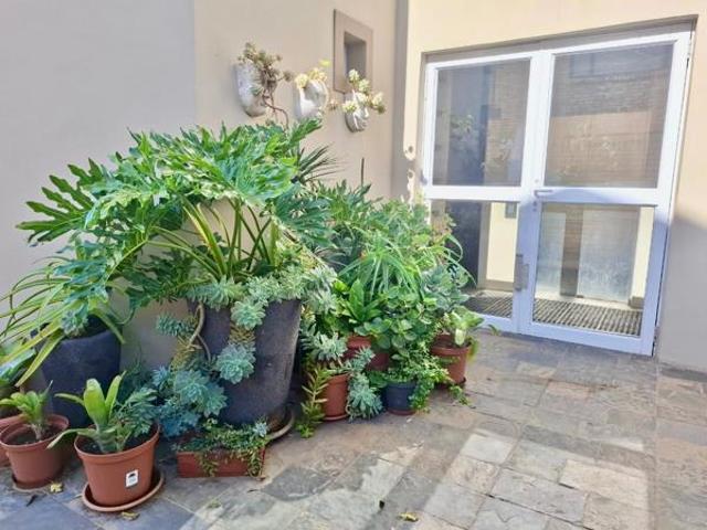 2 Bedroom Apartment in Jeffreys Bay Central