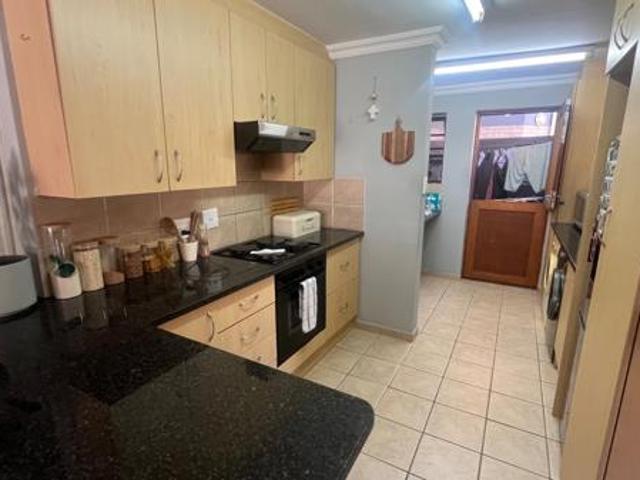 2 Bedroom Apartment in Jeffreys Bay Central