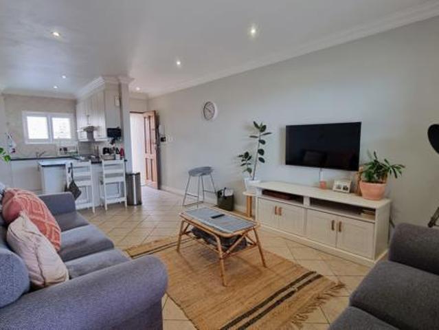 2 Bedroom Apartment in Jeffreys Bay Central