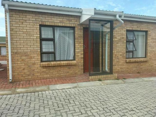 2 Bedroom Apartment in Jeffreys Bay Central