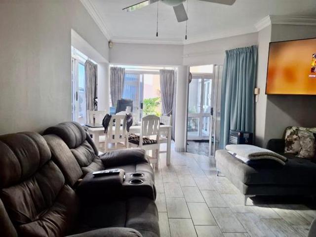2 Bedroom Apartment in Jeffreys Bay Central