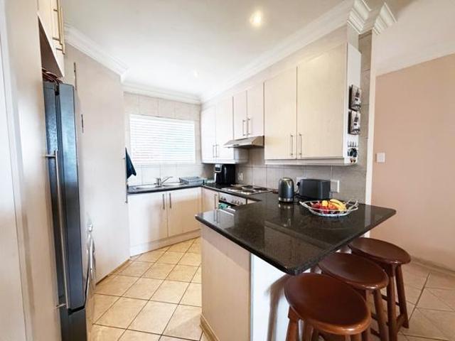 2 Bedroom Apartment in Jeffreys Bay Central