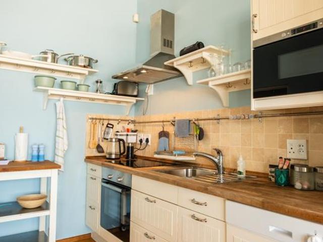 2 Bedroom Apartment in Kalk Bay