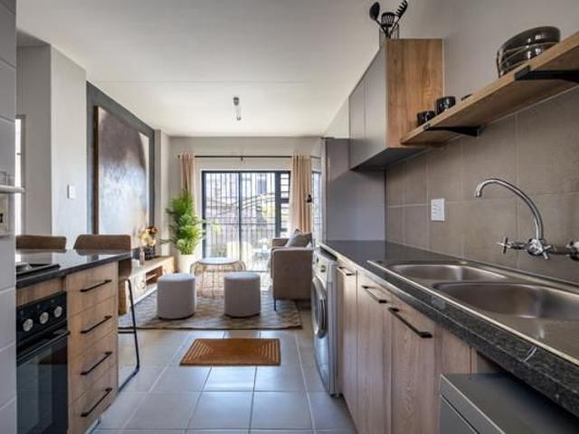 2 Bedroom Apartment in Kameeldrift East