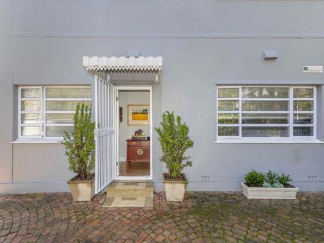 2 Bedroom Apartment in Kenilworth Upper