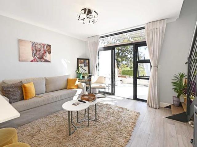 2 Bedroom Apartment in Kenilworth Upper