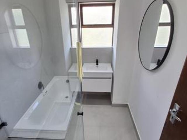 2 Bedroom Apartment in Kenilworth Upper