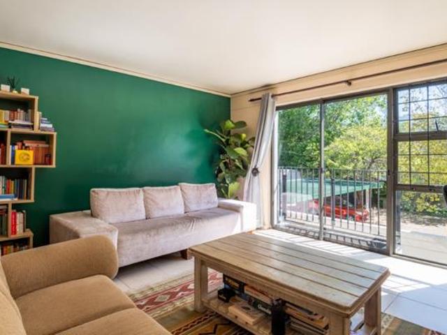 2 Bedroom Apartment in Kenilworth Upper