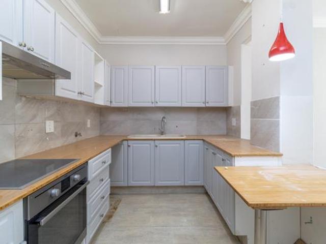 2 Bedroom Apartment in Kenilworth Upper