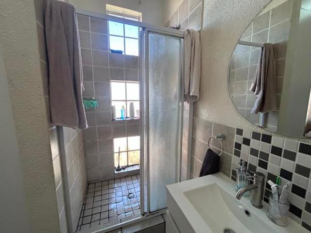 2 Bedroom Apartment in Laser Park