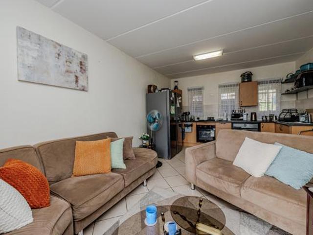 2 Bedroom Apartment in Laser Park