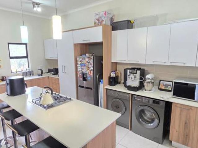2 Bedroom Apartment in Linbro Park