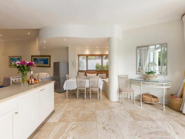 2 Bedroom Apartment in Llandudno
