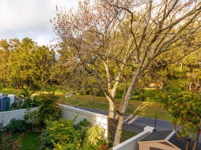 2 Bedroom Apartment in Paardevlei
