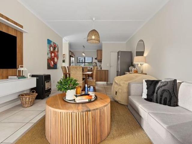 2 Bedroom Apartment in Paardevlei