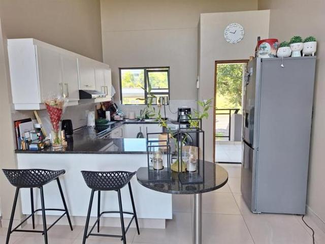 2 Bedroom Apartment in Palm Lakes Estate