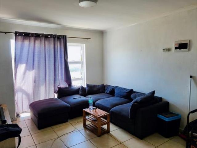 2 Bedroom Apartment in Parow Central