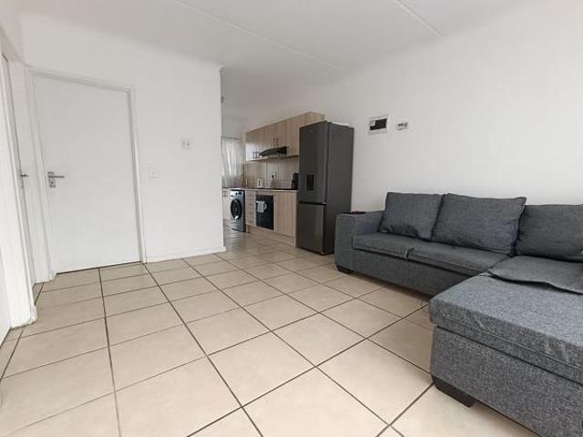 2 Bedroom Apartment in Parow Central