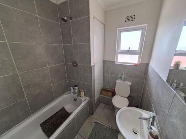 2 Bedroom Apartment in Parow Central