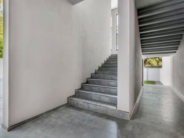 2 Bedroom Apartment in Parktown North