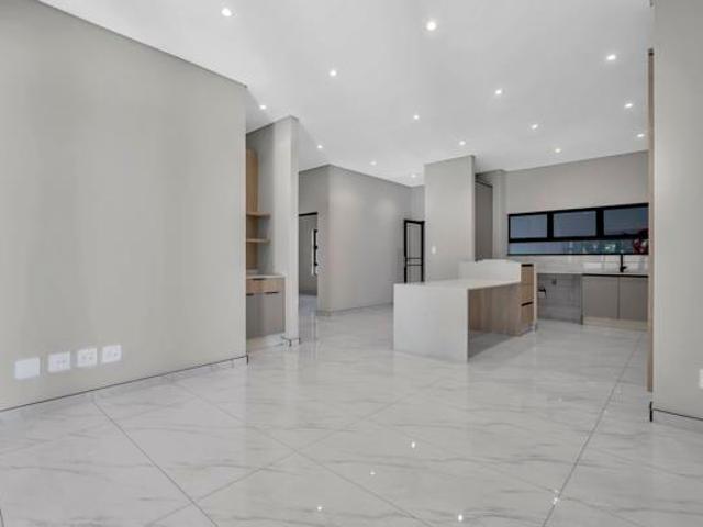 2 Bedroom Apartment in Parktown North