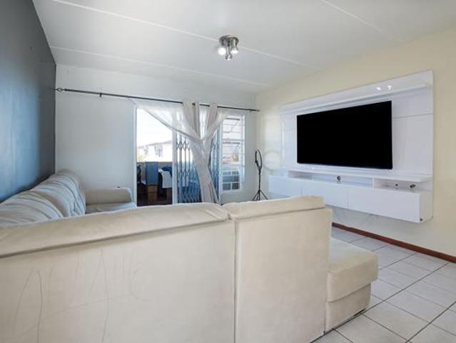 2 Bedroom Apartment in Parklands