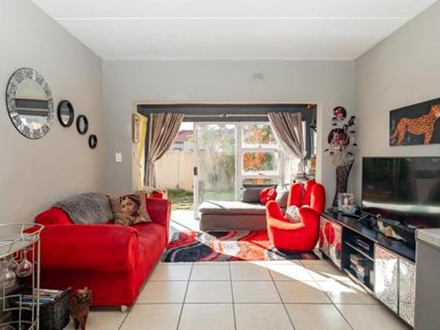 2 Bedroom Apartment in Parklands