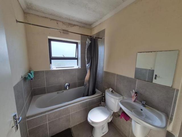 2 Bedroom Apartment in Parklands