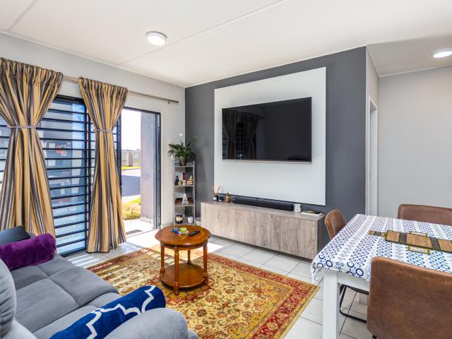 2 Bedroom Apartment in Parklands North