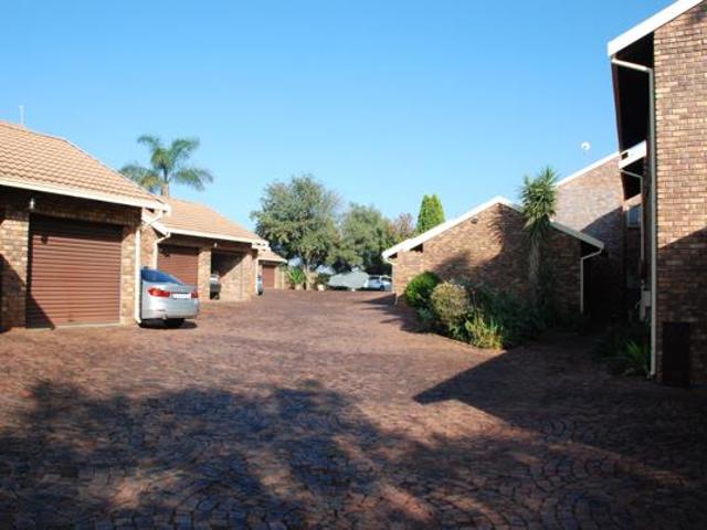 2 Bedroom Apartment in Pierre van Ryneveld