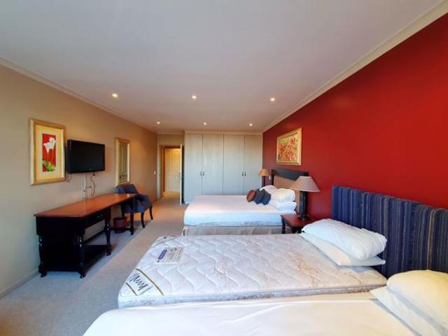 2 Bedroom Apartment in Pinnacle Point Golf Estate