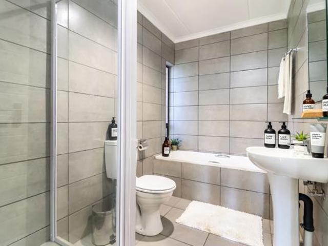 2 Bedroom Apartment in Pomona