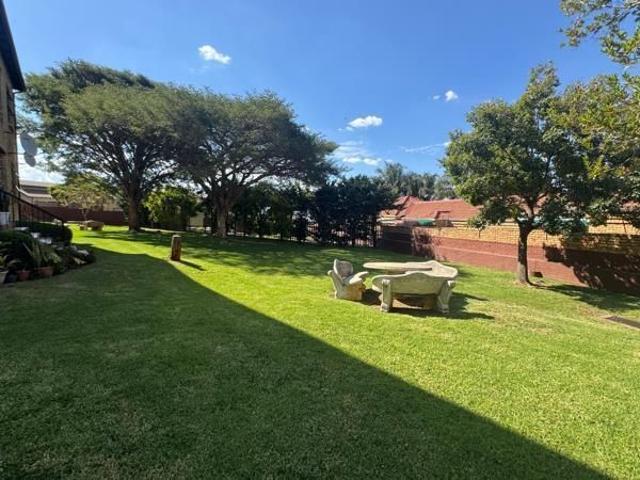 2 Bedroom Apartment in Ruimsig Ah