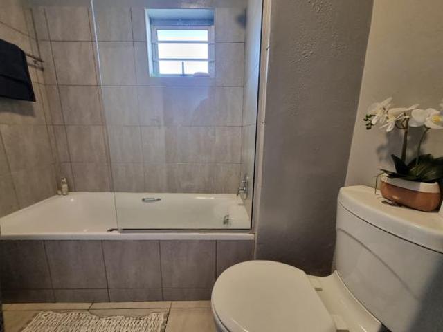 2 Bedroom Apartment in Raceway