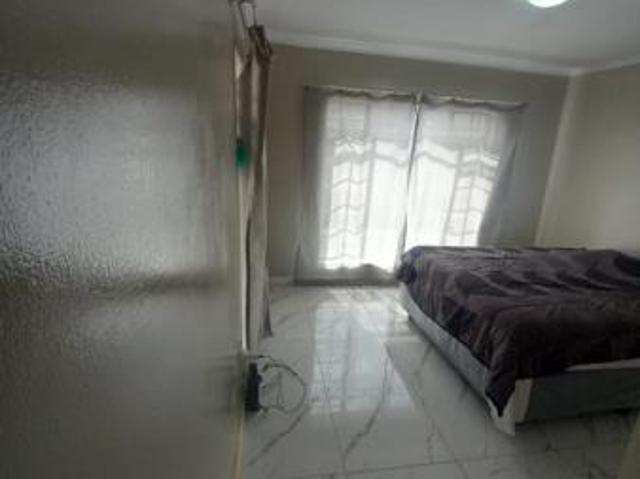 2 Bedroom Apartment in Ravenswood