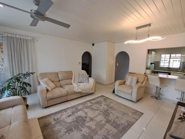 2 Bedroom Apartment in Ravensklip