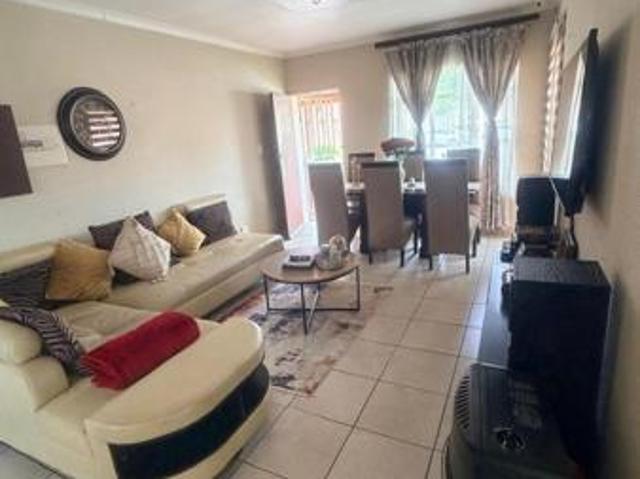 2 Bedroom Apartment in Rembrandt Park