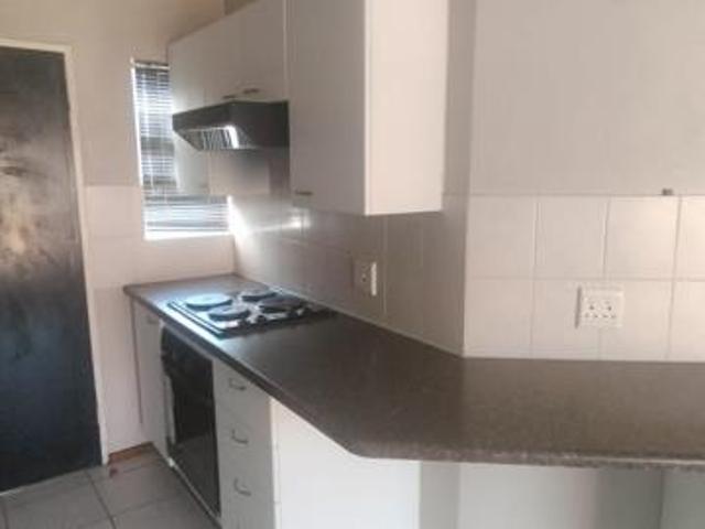2 Bedroom Apartment in Roodekrans