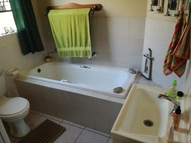 2 Bedroom Apartment in Roodekrans