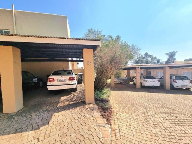2 Bedroom Apartment in Roodekrans