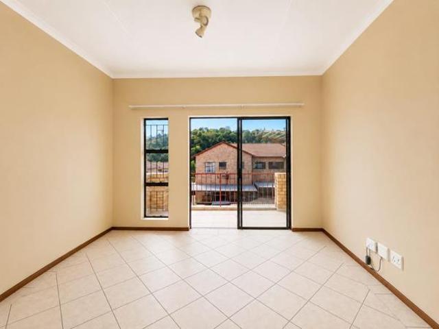 2 Bedroom Apartment in Roodekrans