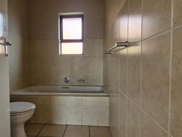 2 Bedroom Apartment in Roodepoort Central