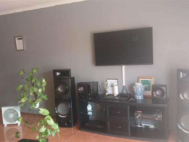 2 Bedroom Apartment in Roodepoort Central