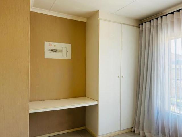 2 Bedroom Apartment in Roodepoort Central