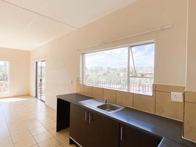 2 Bedroom Apartment in Roodepoort AH