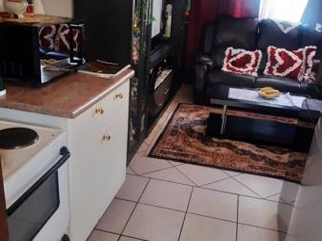 2 Bedroom Apartment in Roodepoort West